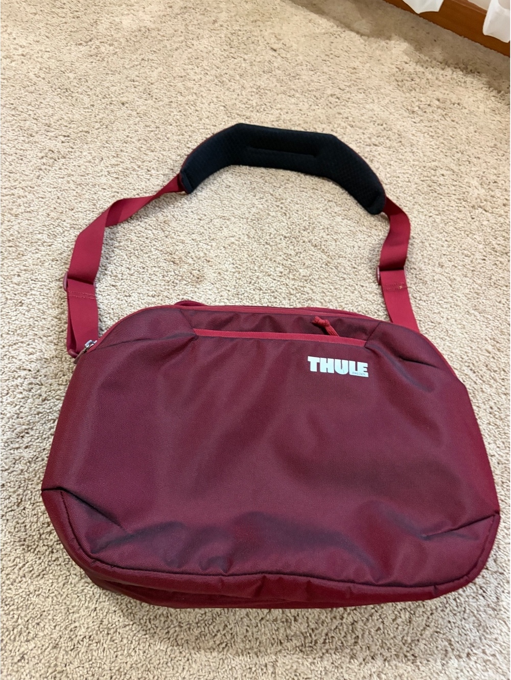 NWOT Thule Subterra 23L Boarding Bag – Ember Red / Burgundy Travel Carry-On)